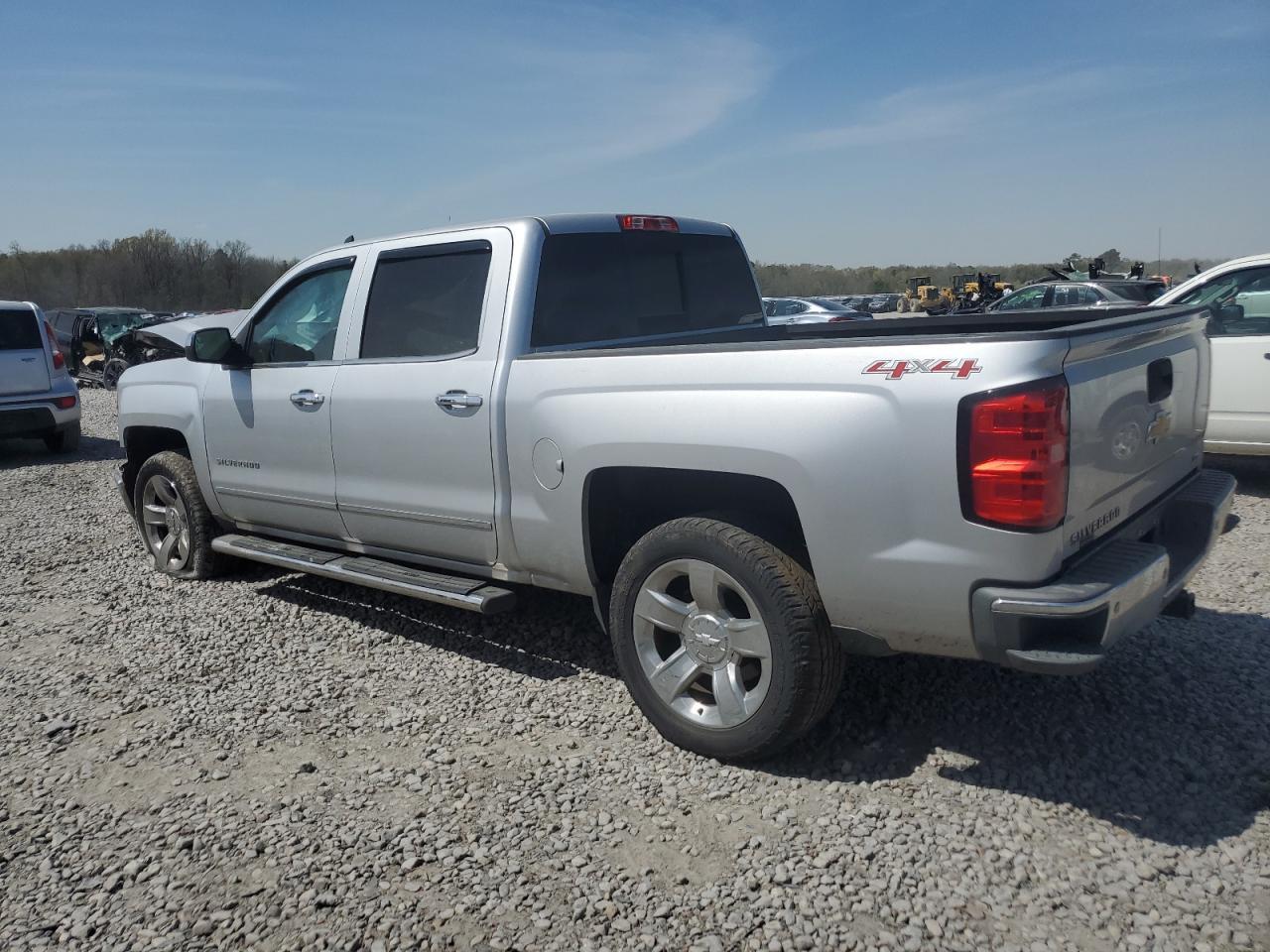 2015 CHEVROLET SILVERADO - Фото 2