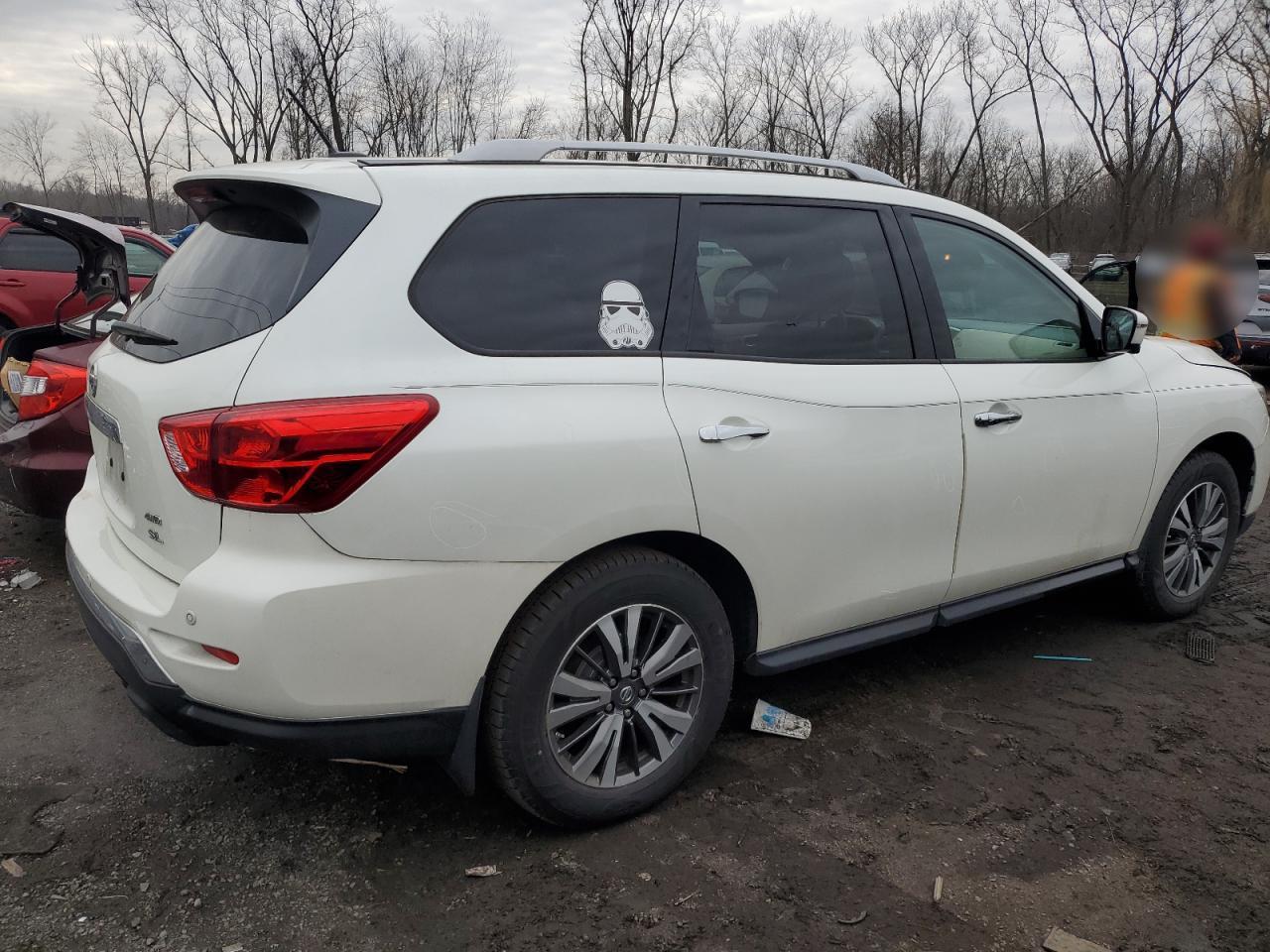 2017 NISSAN PATHFINDER - Фото 3