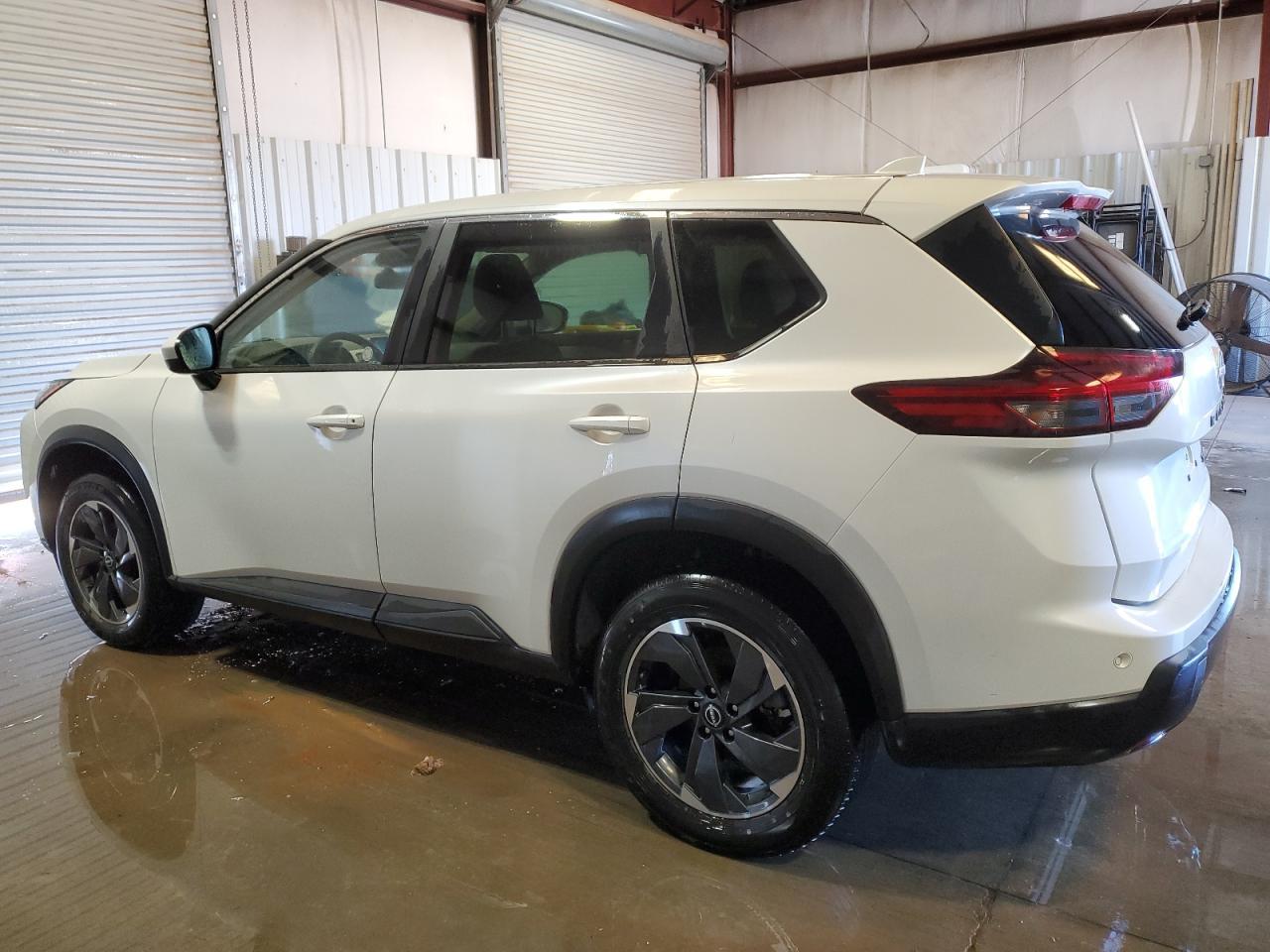 2024 NISSAN ROGUE SV - Image 2