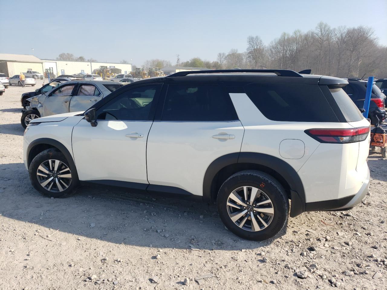 2024 NISSAN PATHFINDER - Фото 2