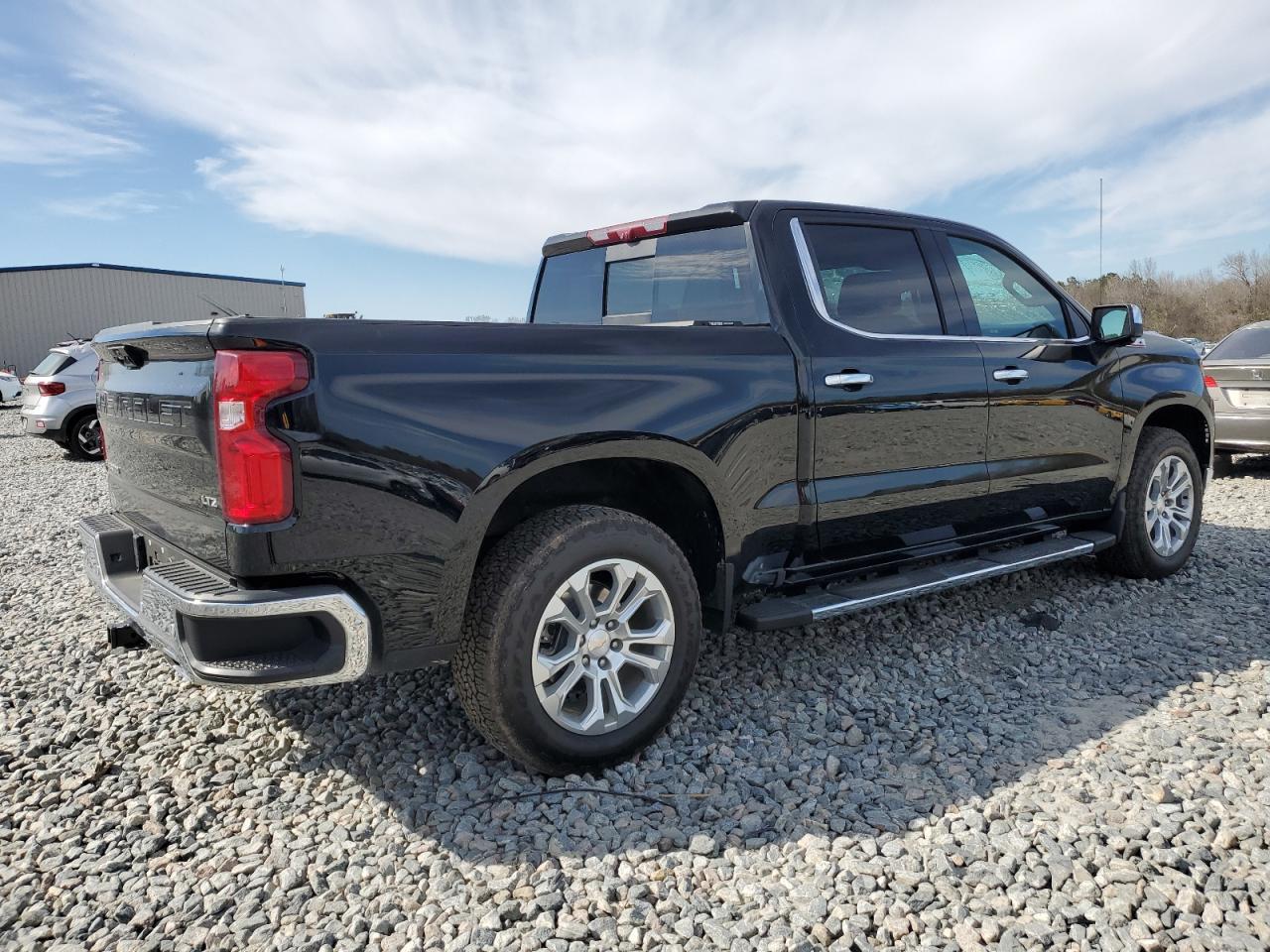 2024 CHEVROLET SILVERADO - Image 3