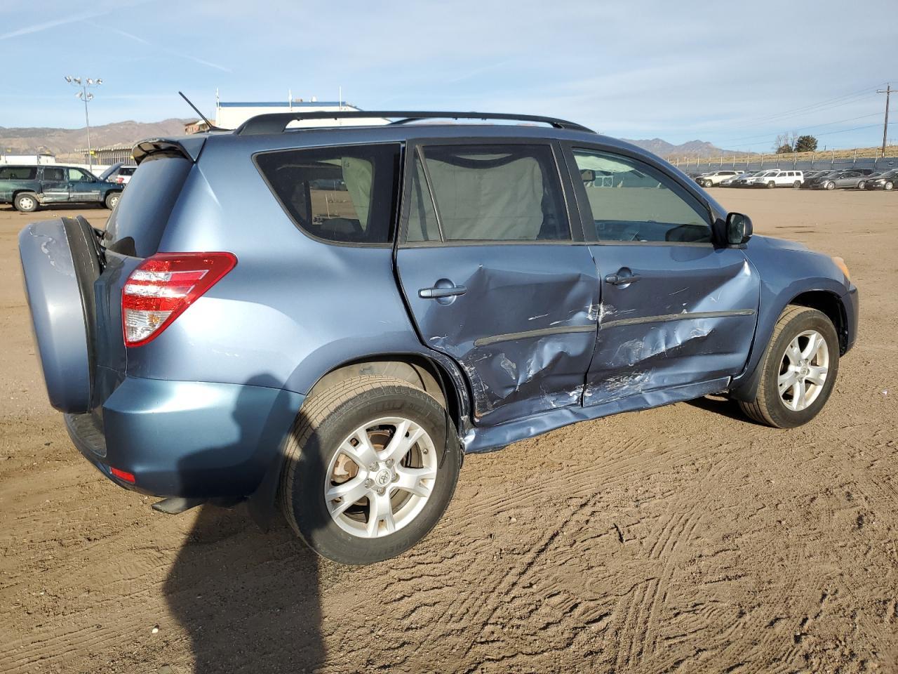 2011 TOYOTA RAV4 - Фото 3