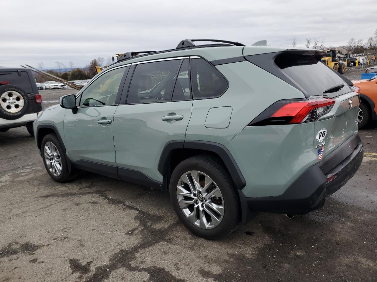 2019 TOYOTA RAV4 XLE P - Фото 2