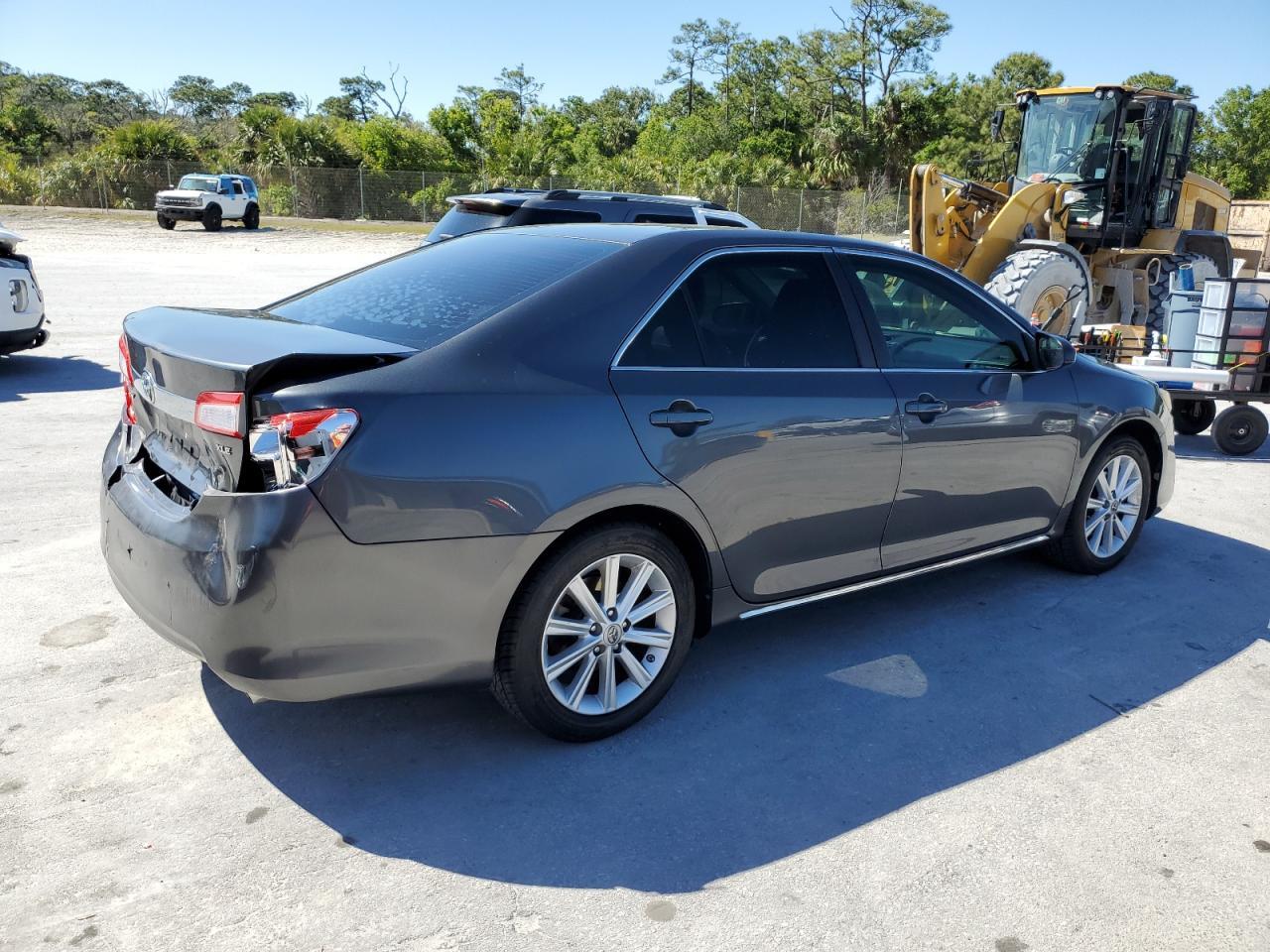 2012 TOYOTA CAMRY XLE - Фото 3