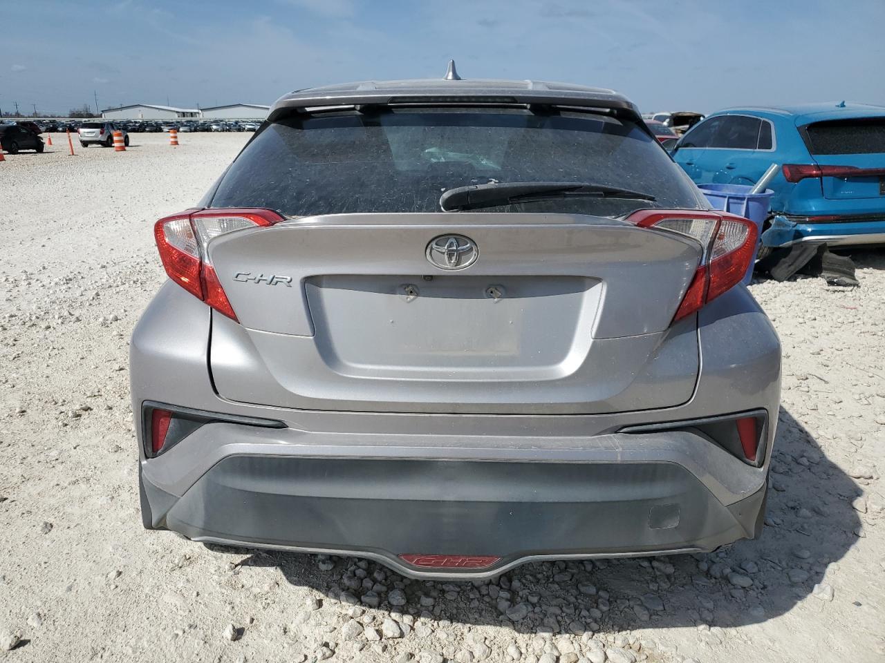 2018 TOYOTA C-HR XLE - Image 6