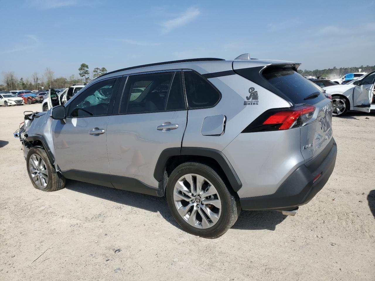 2022 TOYOTA RAV4 XLE P - Фото 2