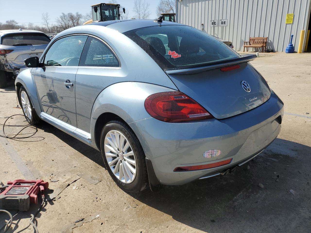 2019 VOLKSWAGEN BEETLE S - Фото 2
