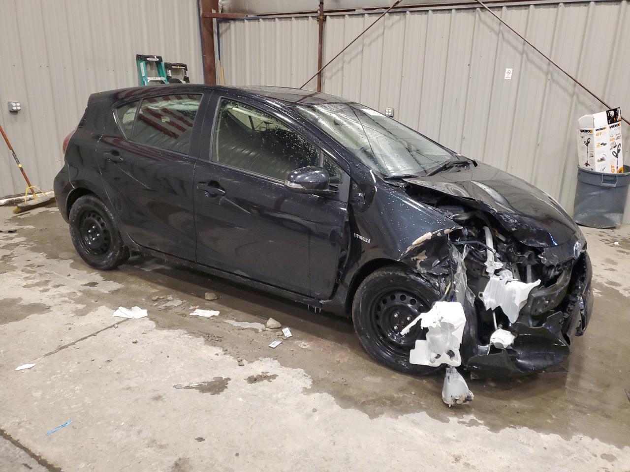 2016 TOYOTA PRIUS C - Фото 4