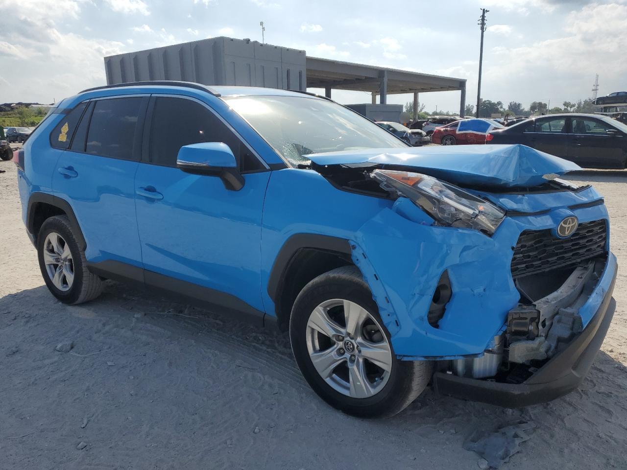 2020 TOYOTA RAV4 XLE - Фото 4