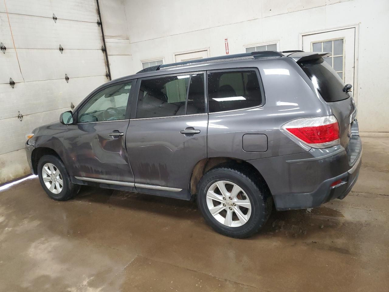 2011 TOYOTA HIGHLANDER - Image 2