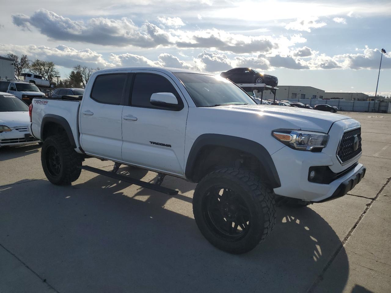 2019 TOYOTA TACOMA DOU - Фото 4