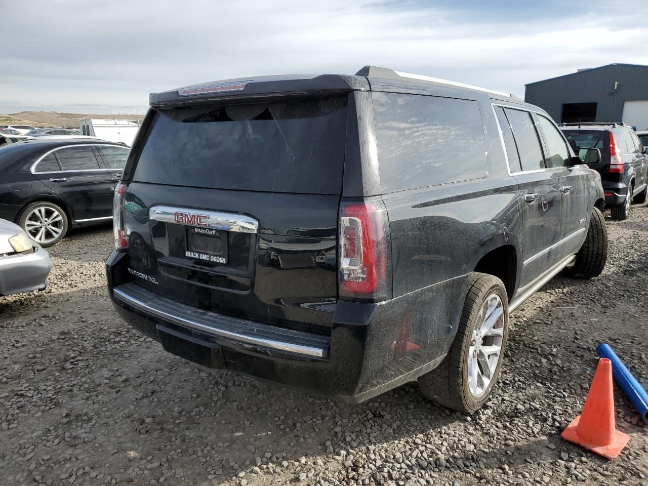 2016 GMC YUKON XL D - Фото 3