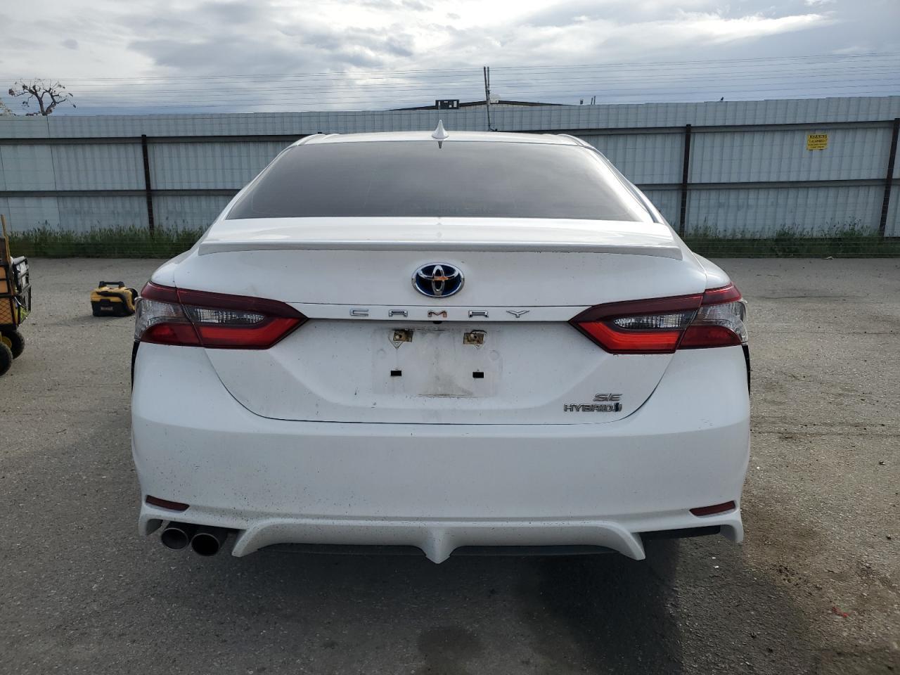 2021 TOYOTA CAMRY SE - Фото 6