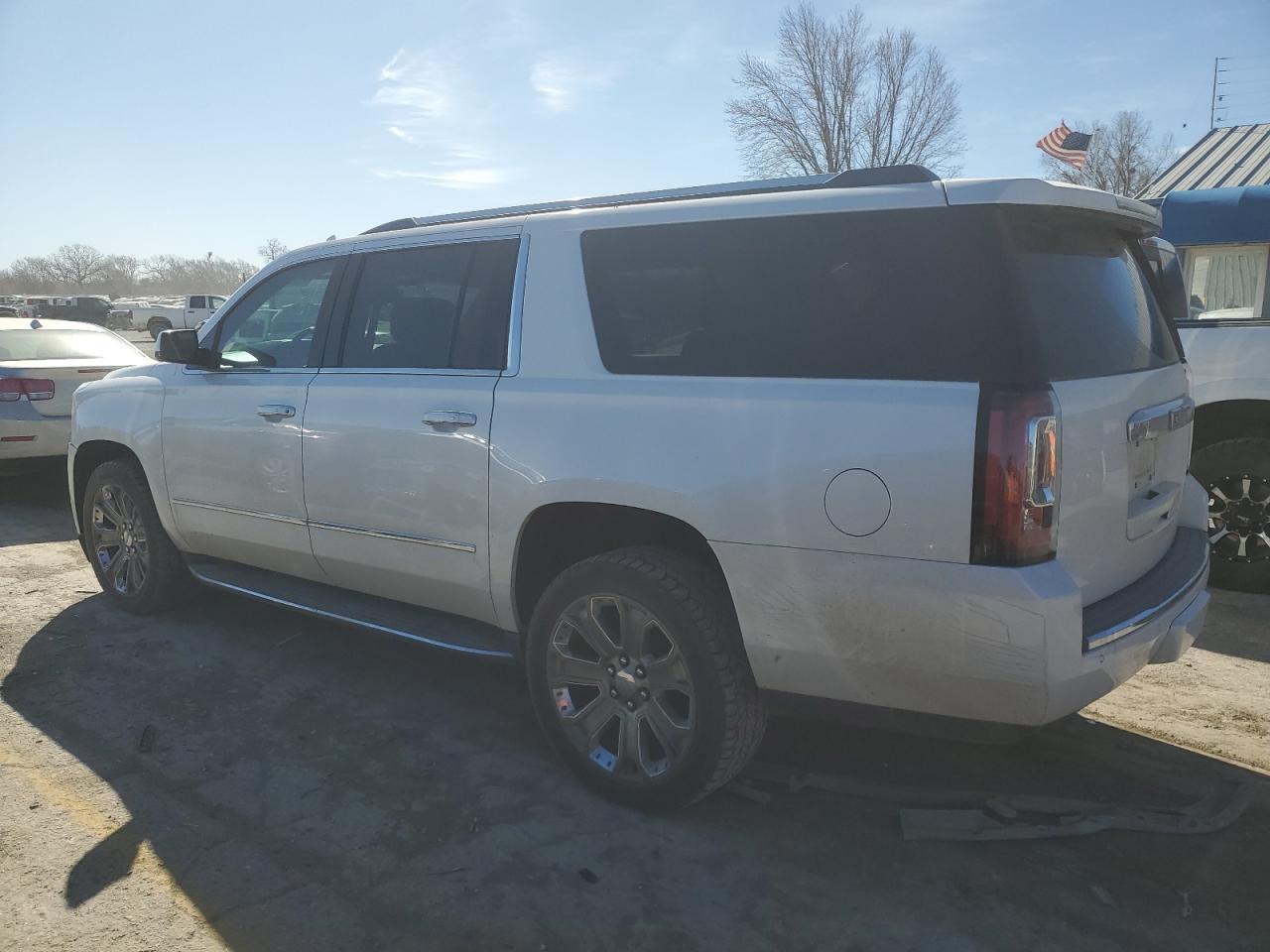 2016 GMC YUKON XL D - Фото 2