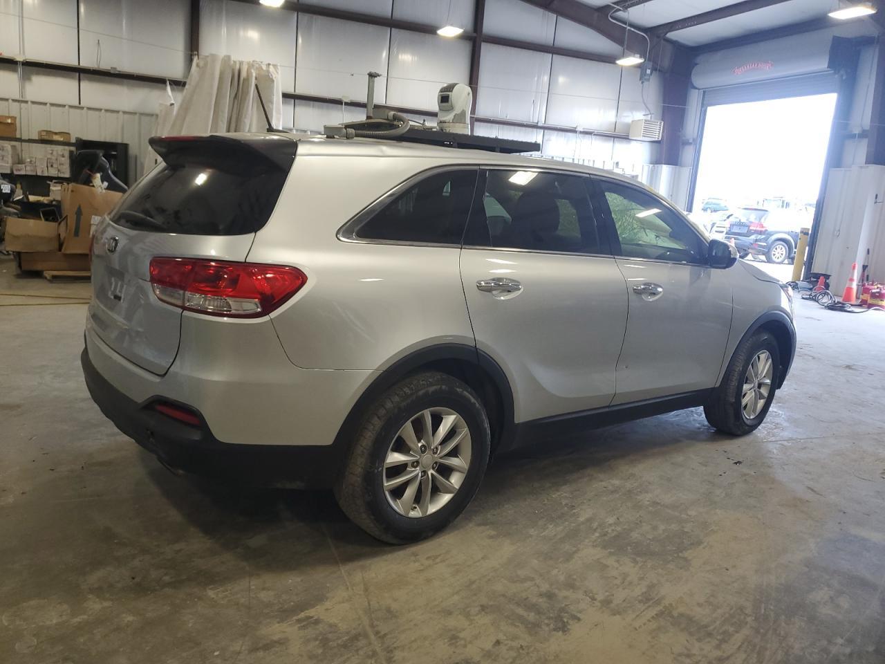 2017 KIA SORENTO LX - Фото 3