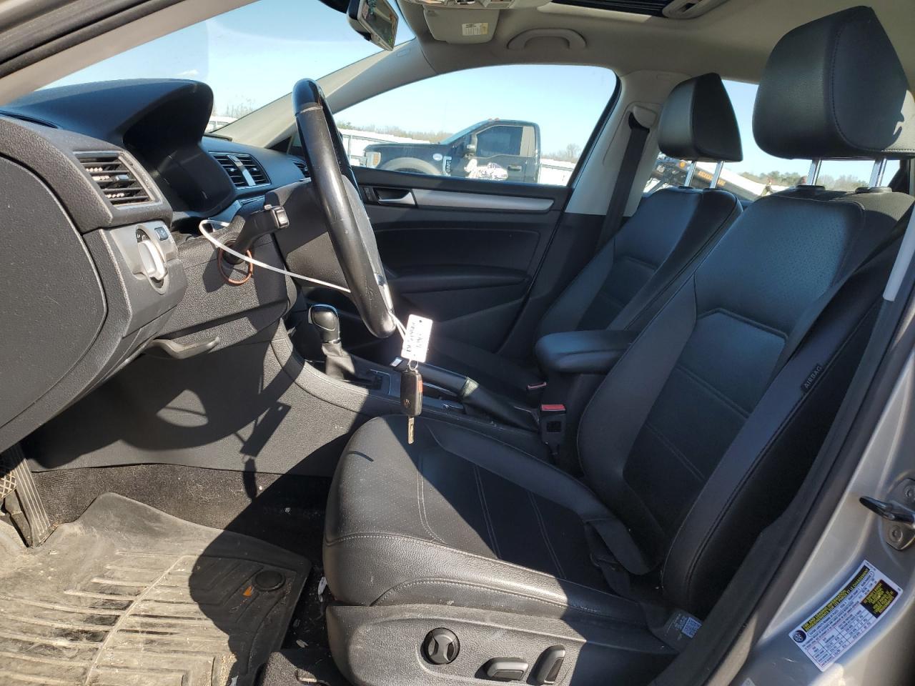 2014 VOLKSWAGEN PASSAT SE - Image 7