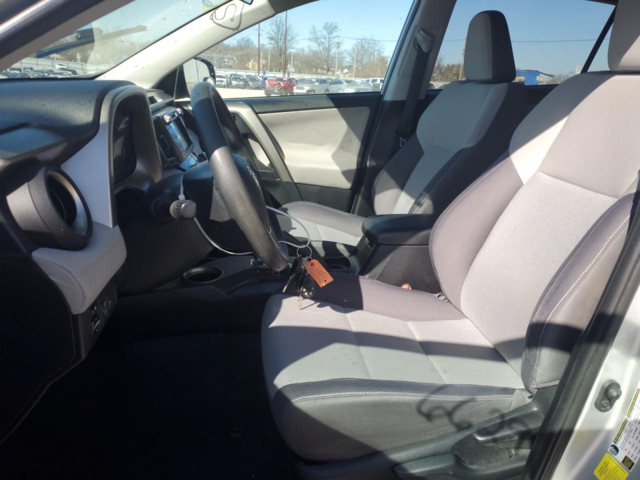 2015 TOYOTA RAV4 XLE - Image 7