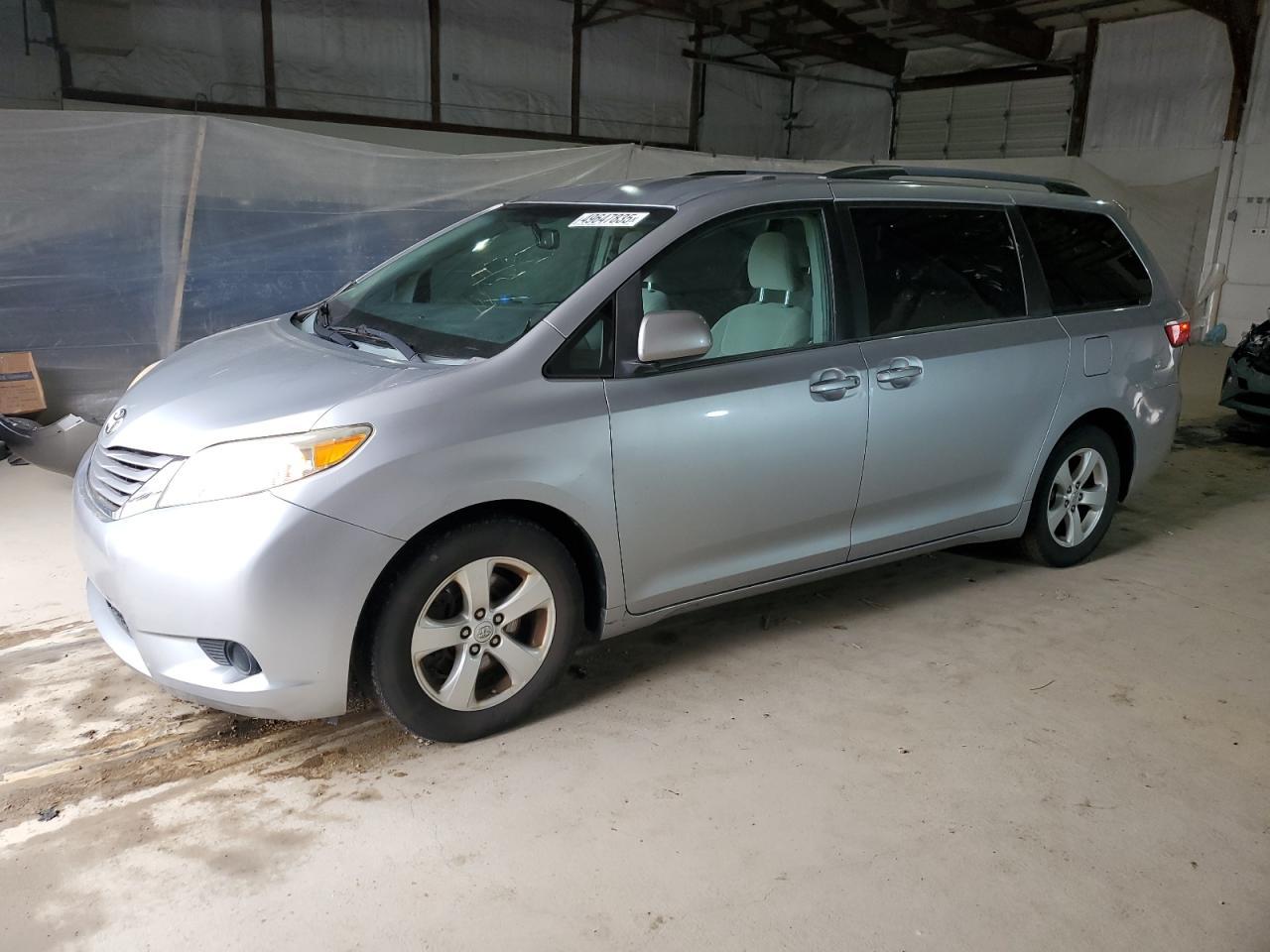 2015 TOYOTA SIENNA LE