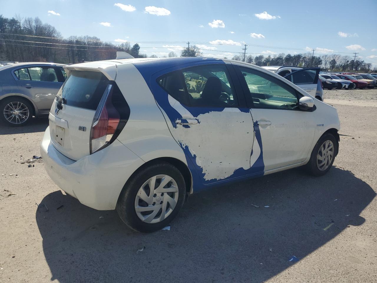 2015 TOYOTA PRIUS C - Фото 3