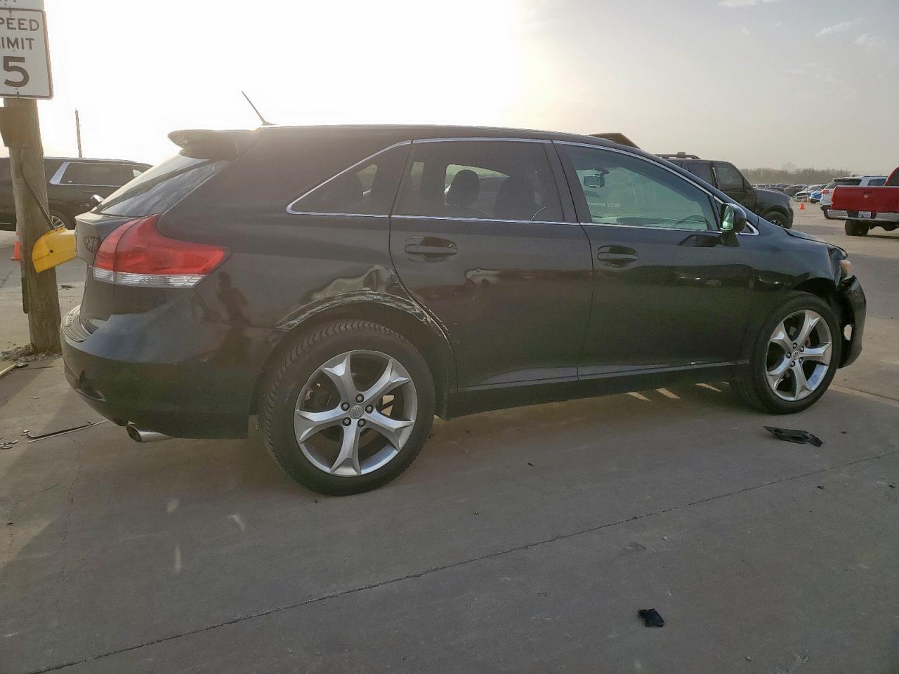 2011 TOYOTA VENZA - Image 3