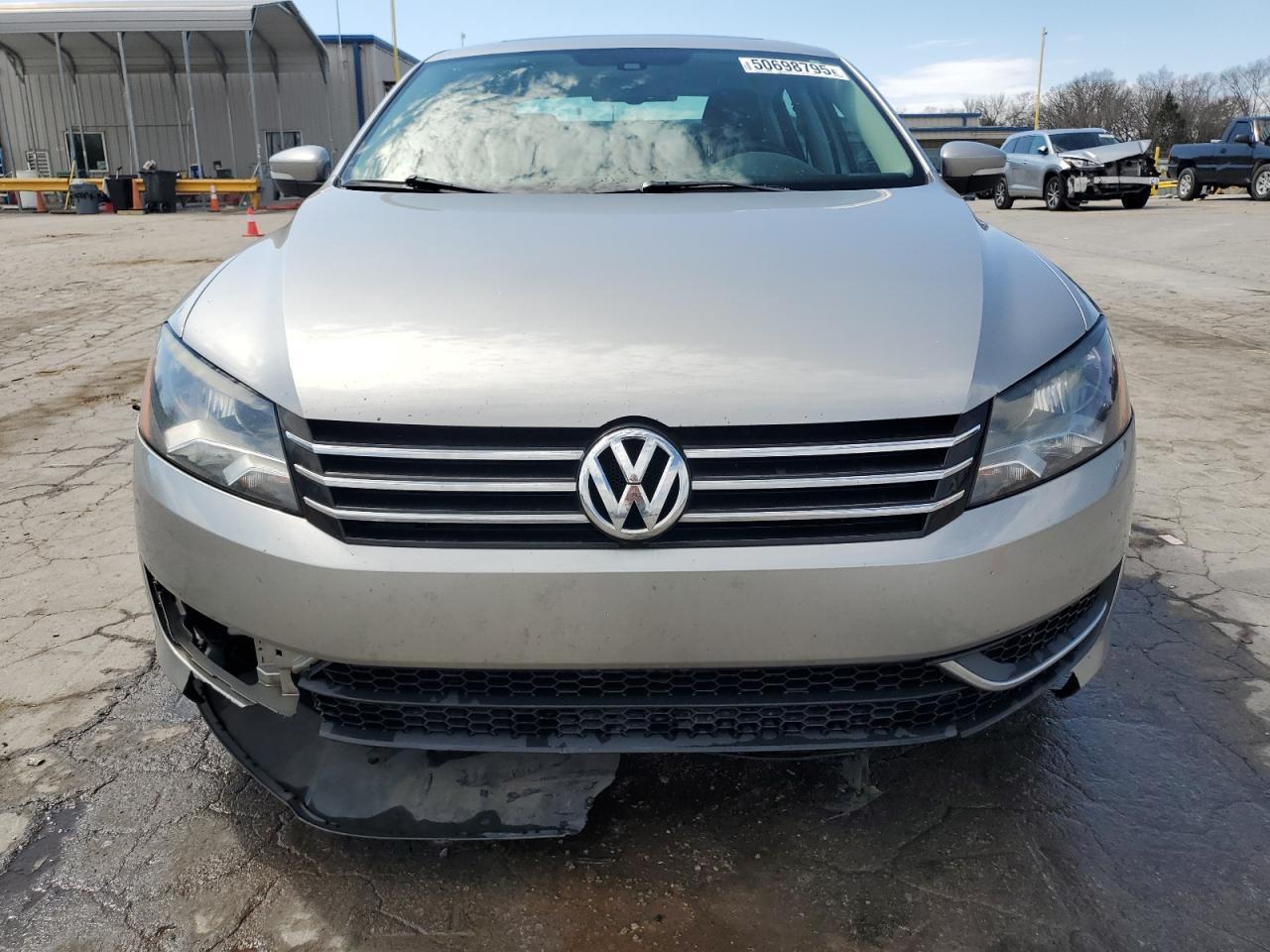 2013 VOLKSWAGEN PASSAT SE - Image 5