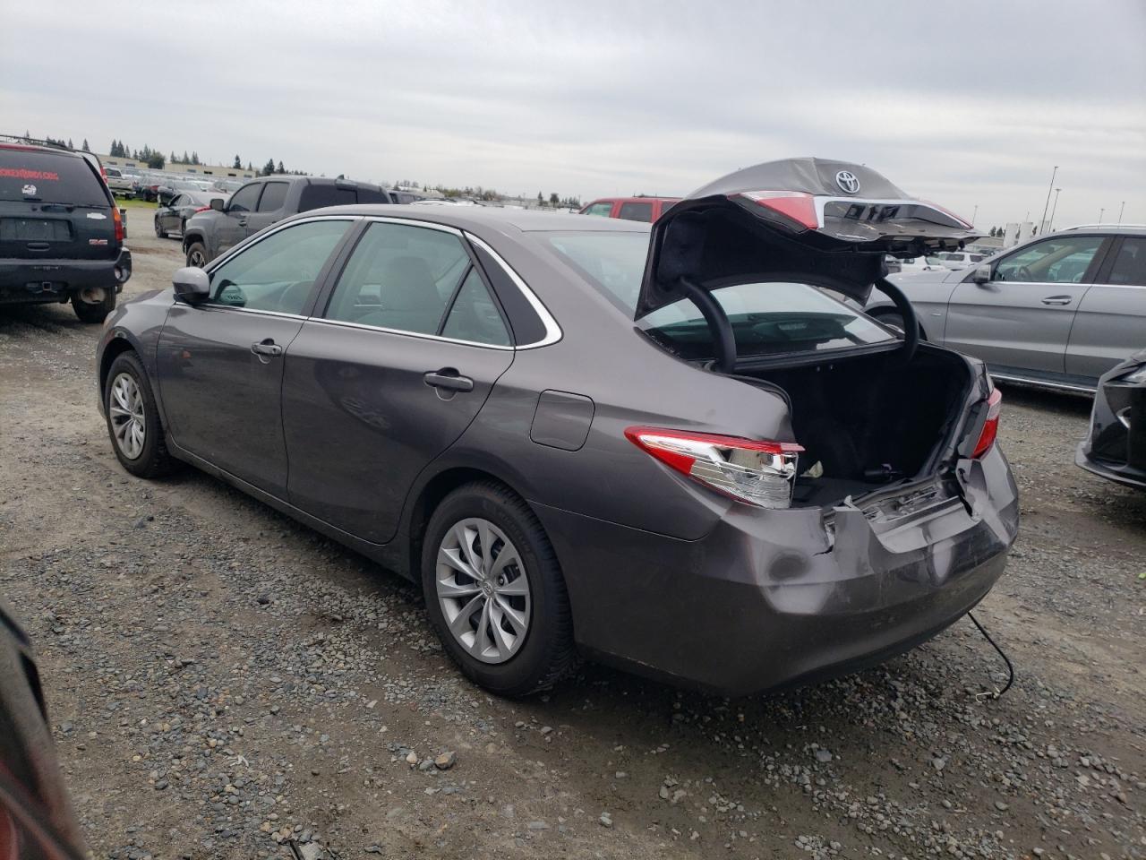 2017 TOYOTA CAMRY LE - Фото 2