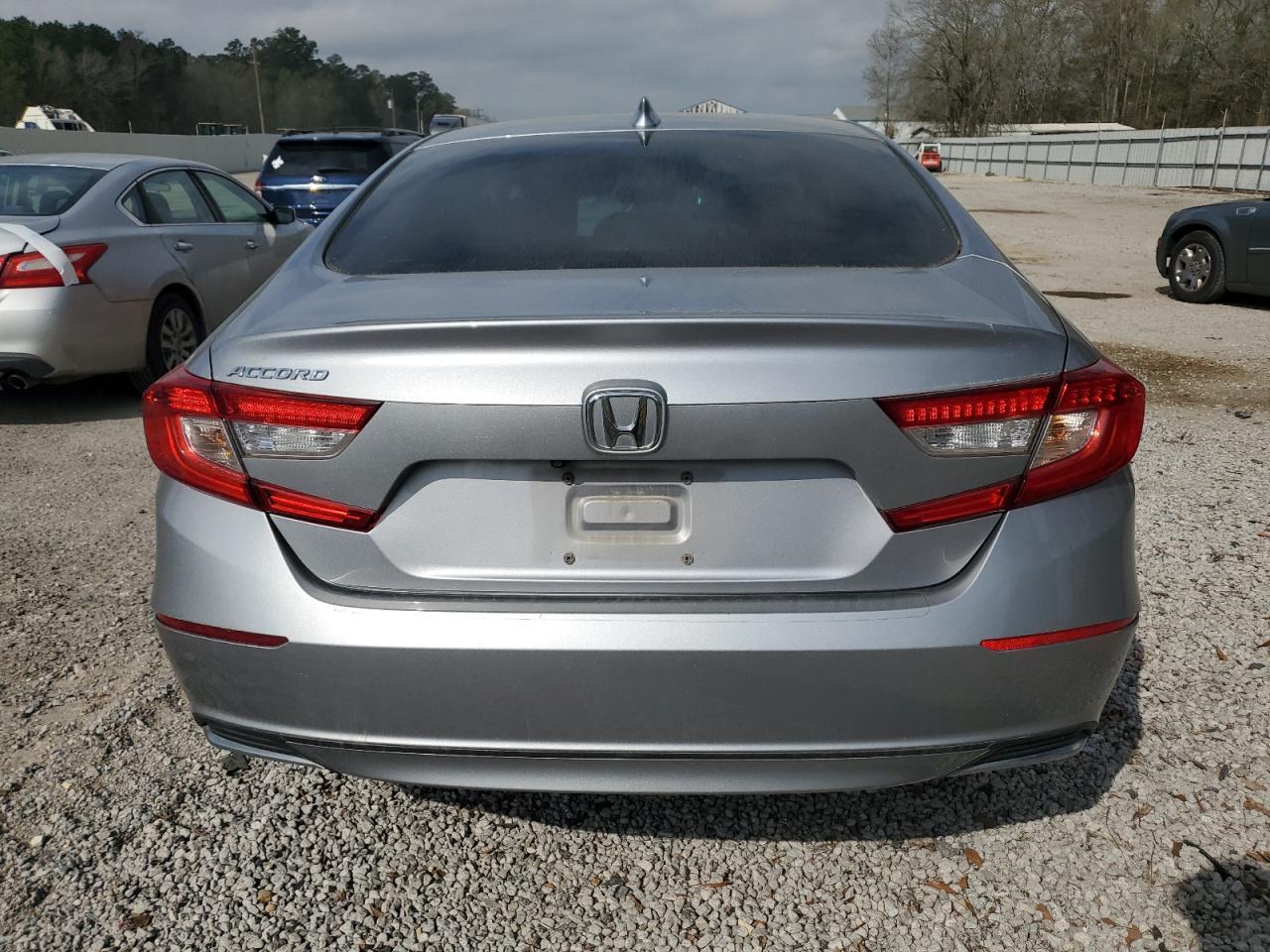 2018 HONDA ACCORD LX - Image 6