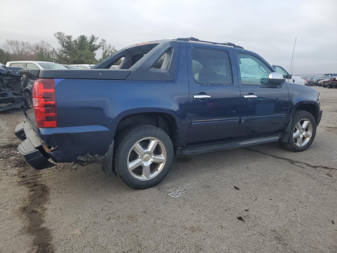 2012 CHEVROLET AVALANCHE - Image 3