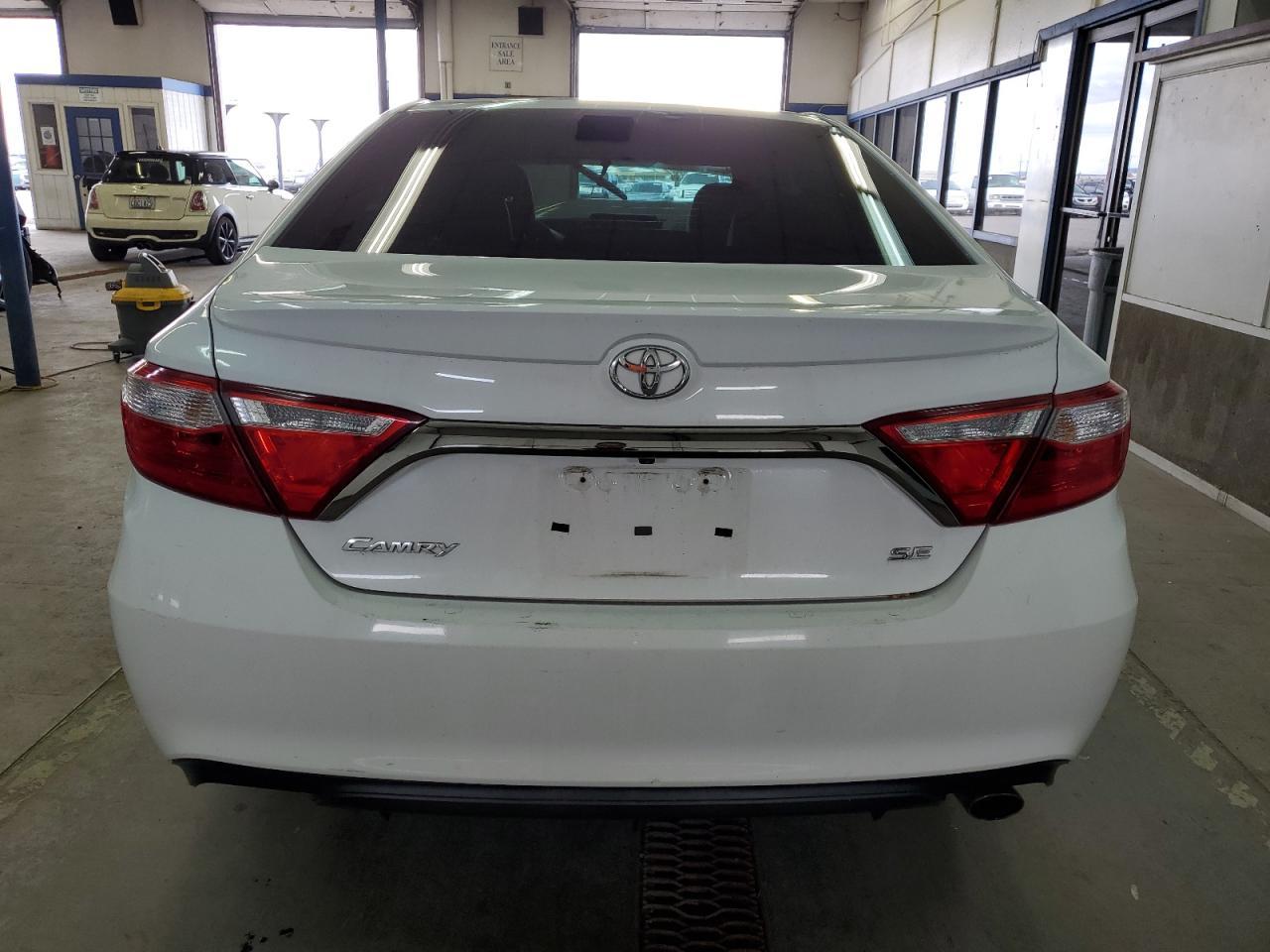 2015 TOYOTA CAMRY LE - Image 6