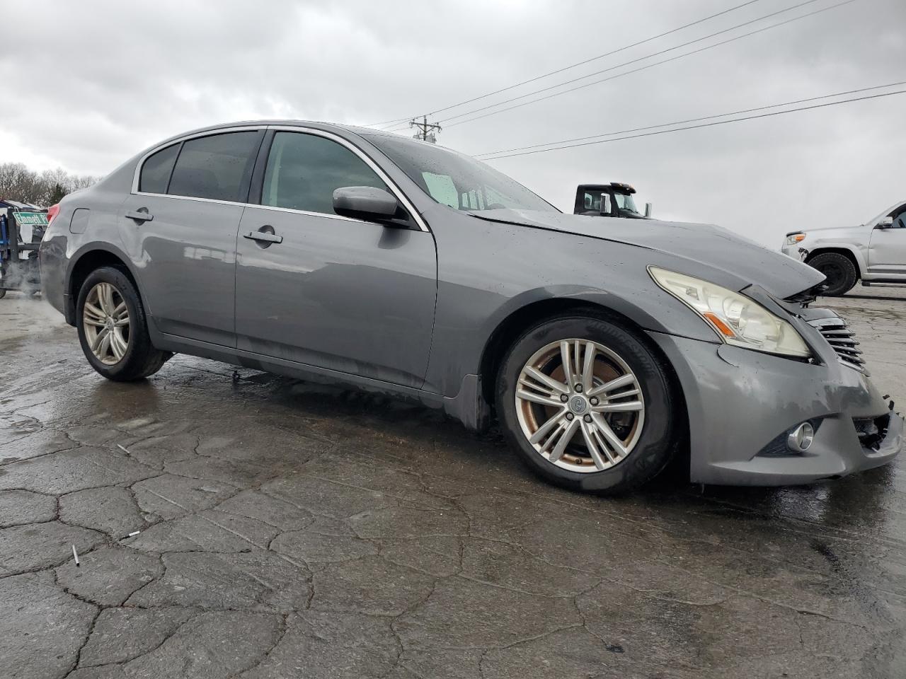 2011 INFINITI G37 - Image 4