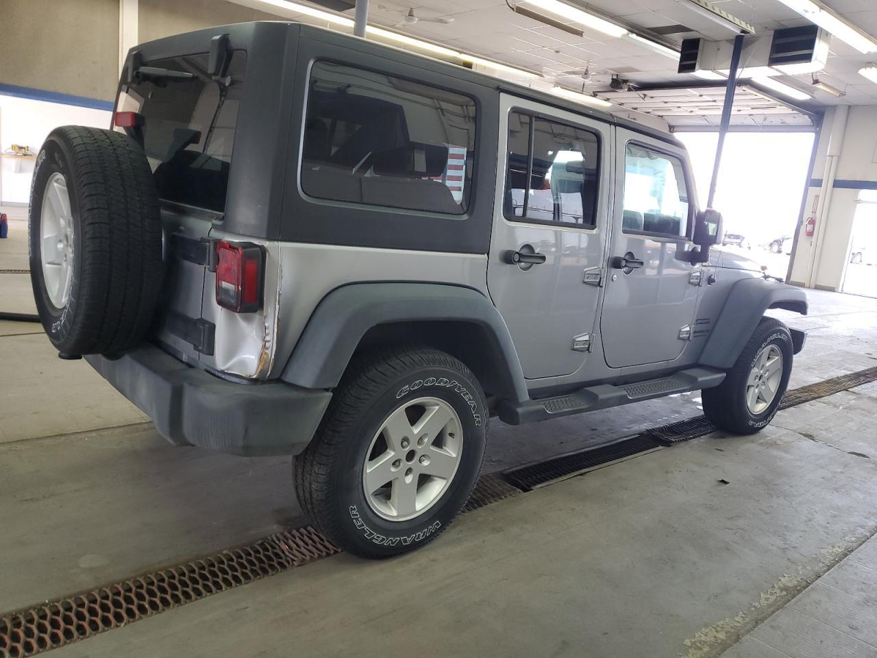 2017 JEEP WRANGLER U - Image 3