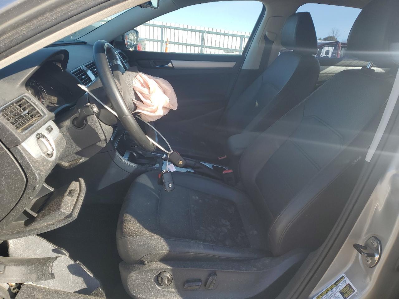 2013 VOLKSWAGEN PASSAT SE - Image 7