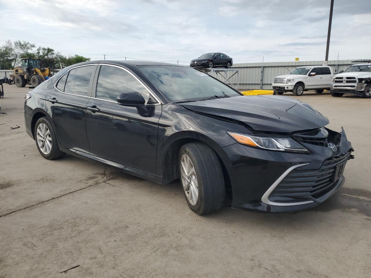 2023 TOYOTA CAMRY LE - Фото 4