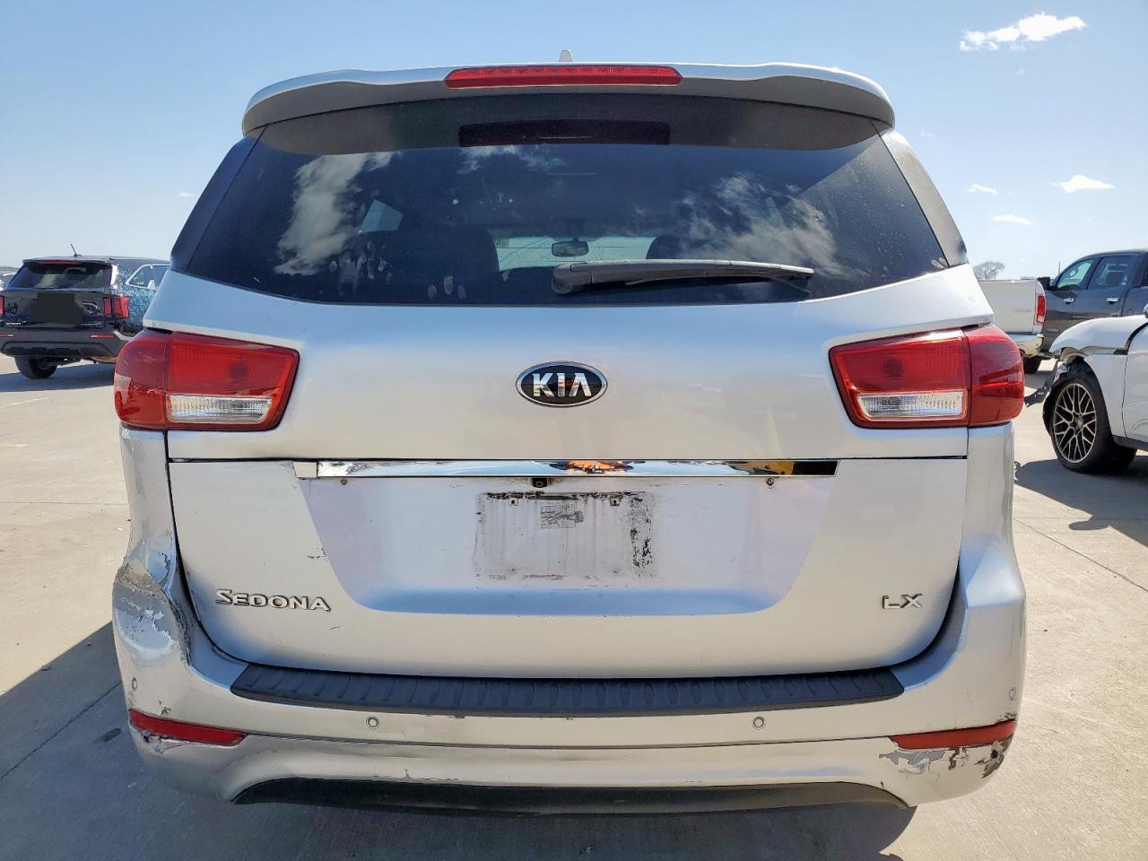 2016 KIA SEDONA LX - Image 6