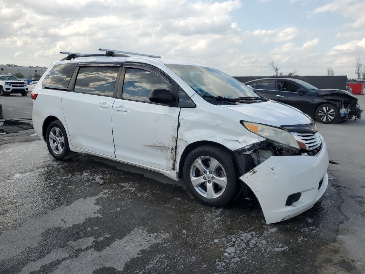 2015 TOYOTA SIENNA LE - Фото 4