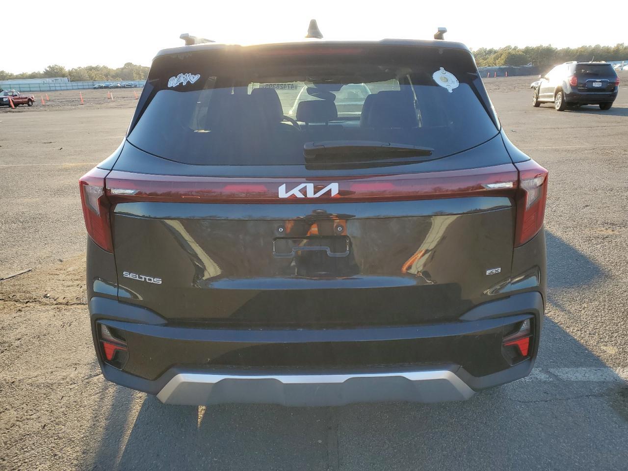 2024 KIA SELTOS EX - Image 6