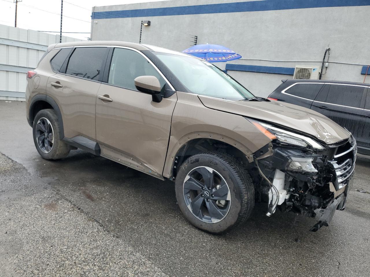 2024 NISSAN ROGUE SV - Image 4