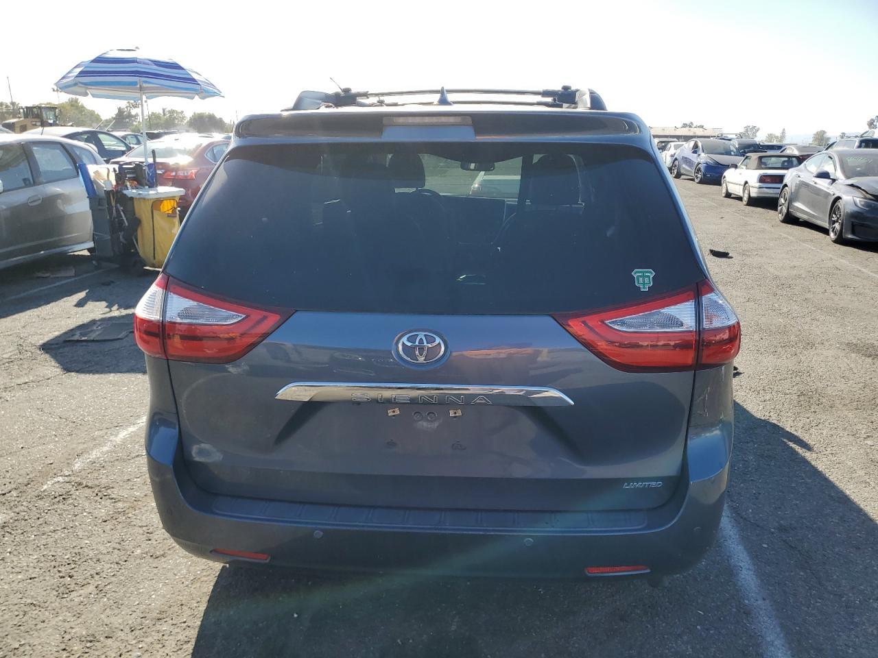 2015 TOYOTA SIENNA XLE - Фото 6