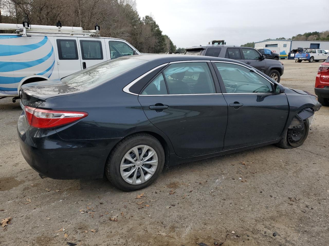 2017 TOYOTA CAMRY LE - Фото 3