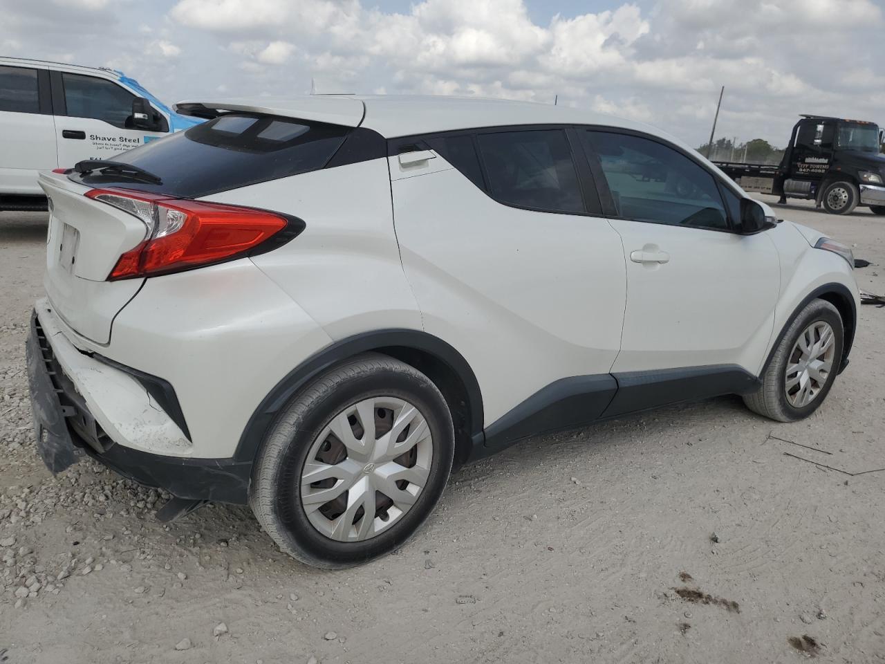 2021 TOYOTA C-HR XLE - Фото 3