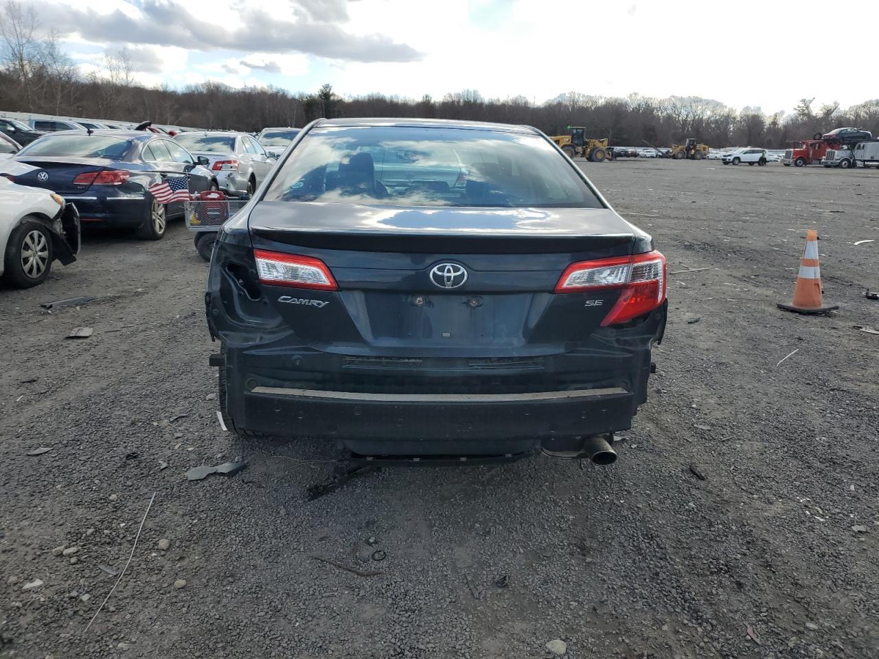 2014 TOYOTA CAMRY L - Image 6