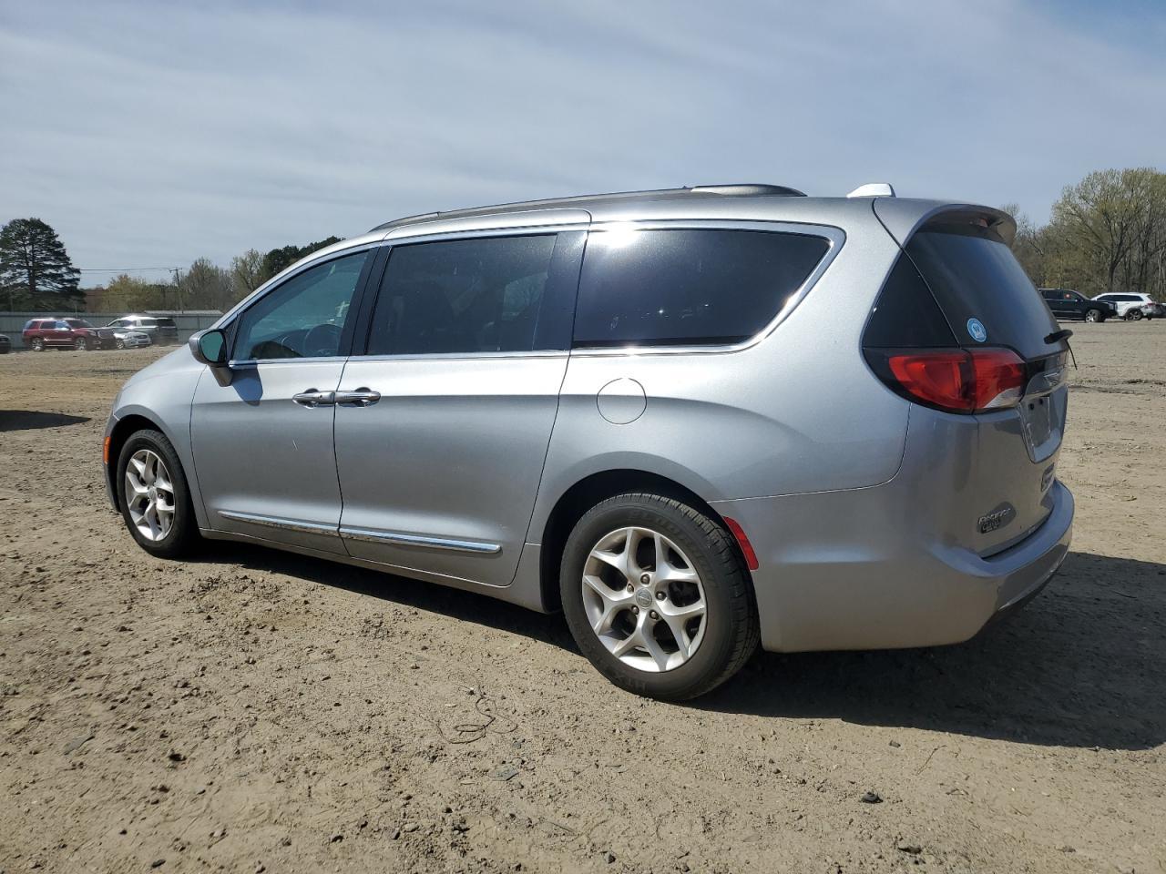 2017 CHRYSLER PACIFICA T - Image 2