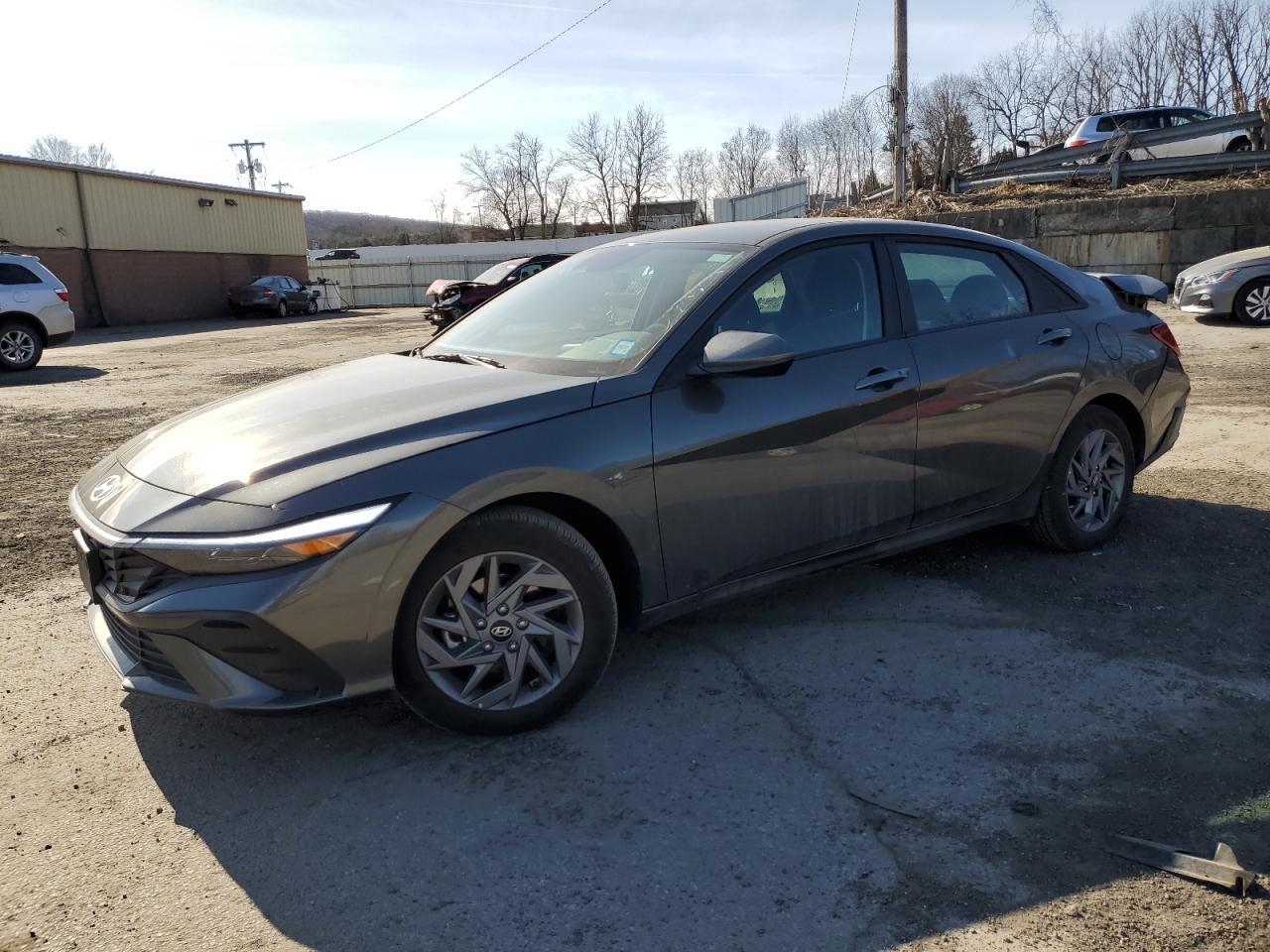 2024 HYUNDAI ELANTRA SE