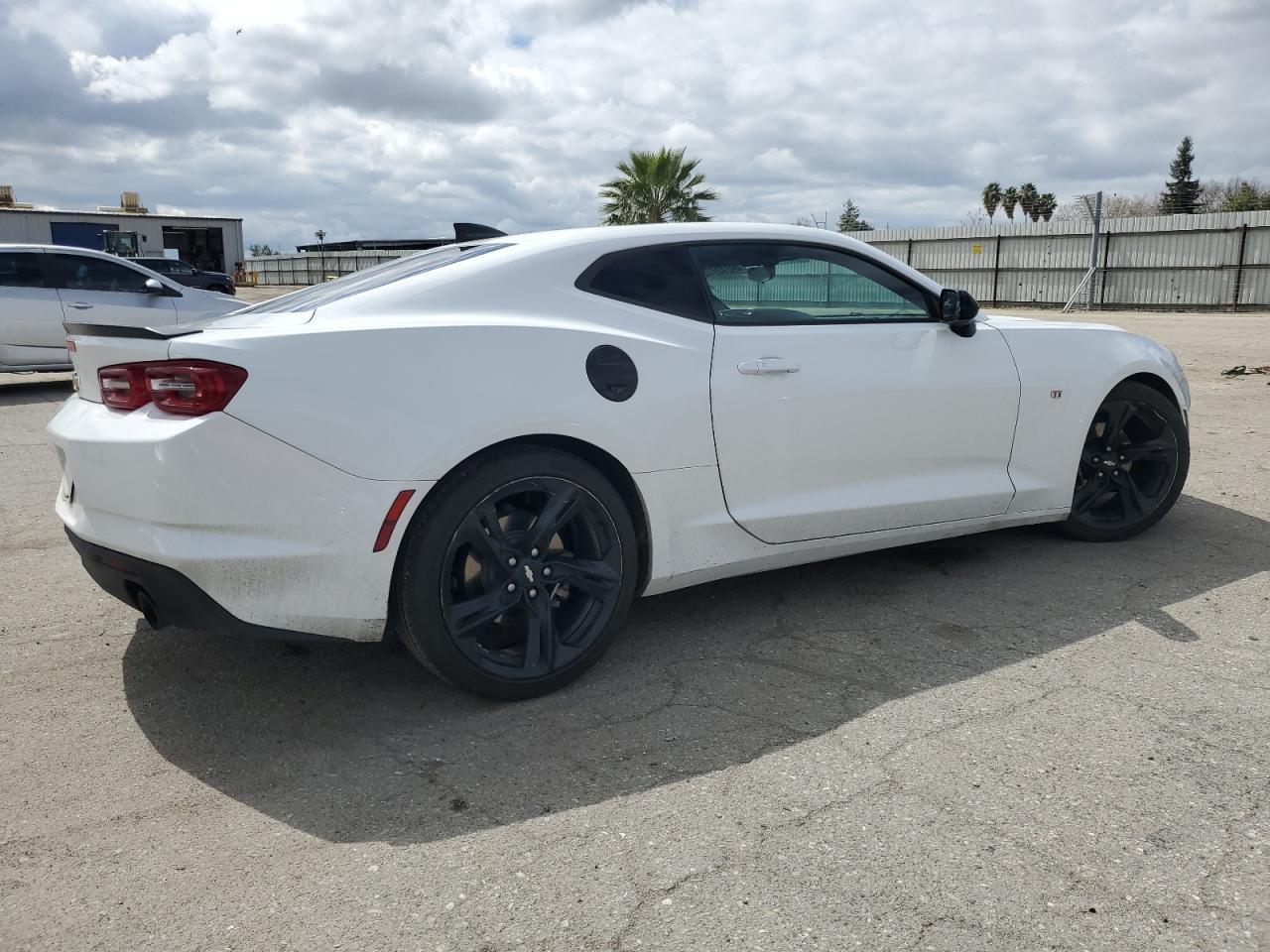2019 CHEVROLET CAMARO LS - Фото 3