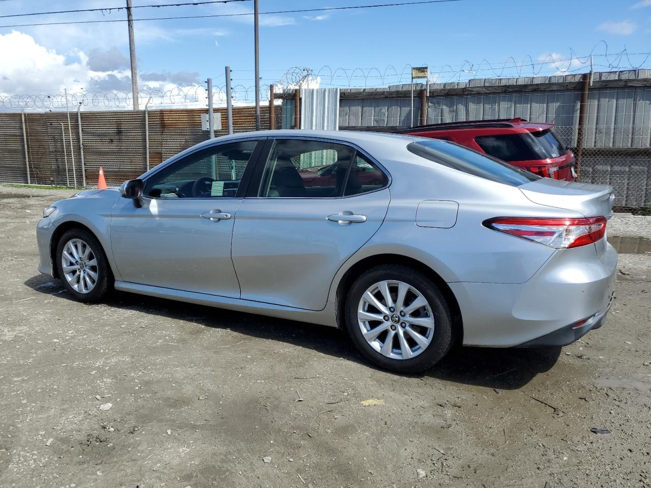 2018 TOYOTA CAMRY L - Фото 2