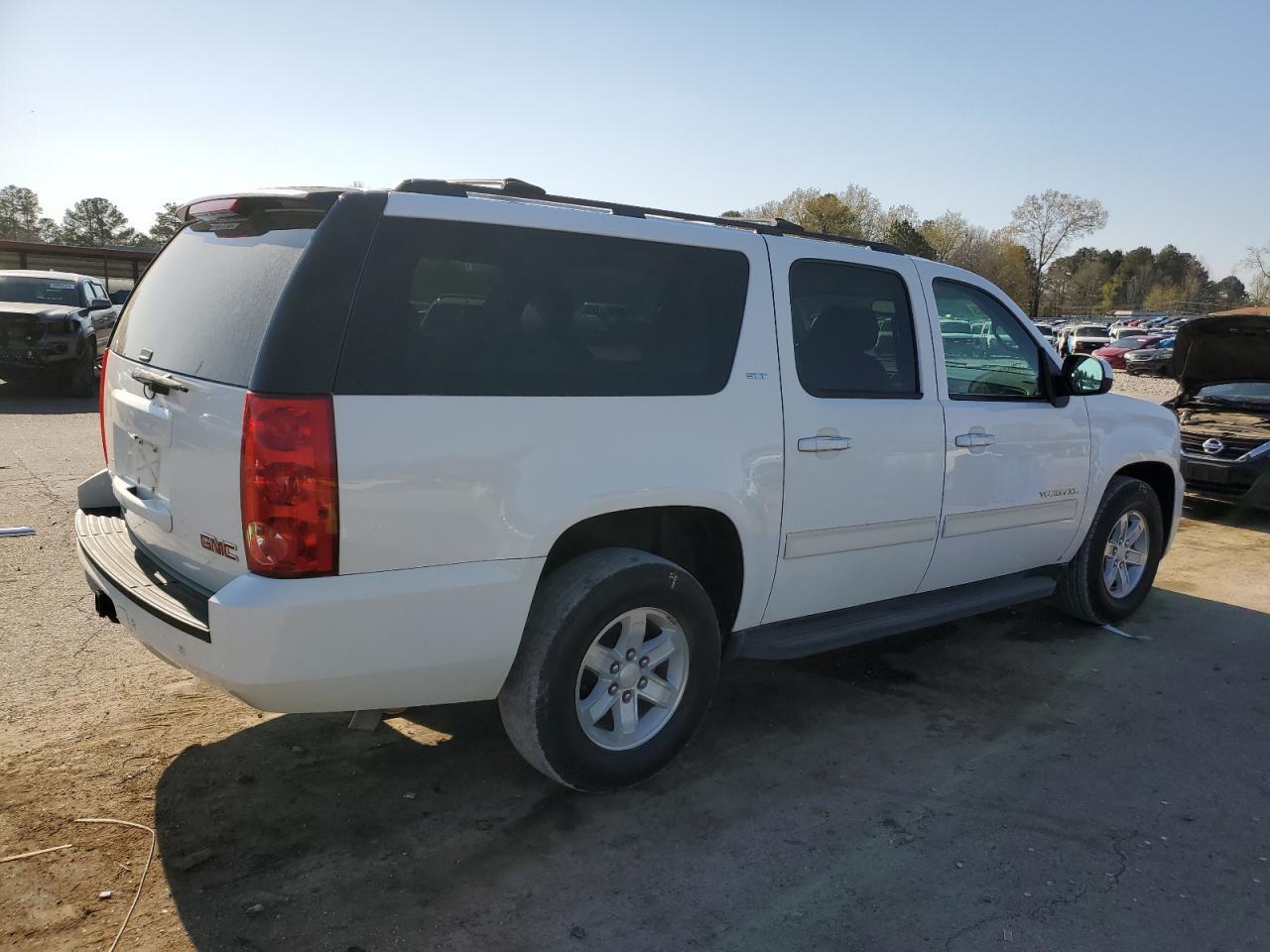 2012 GMC YUKON XL C - Image 3