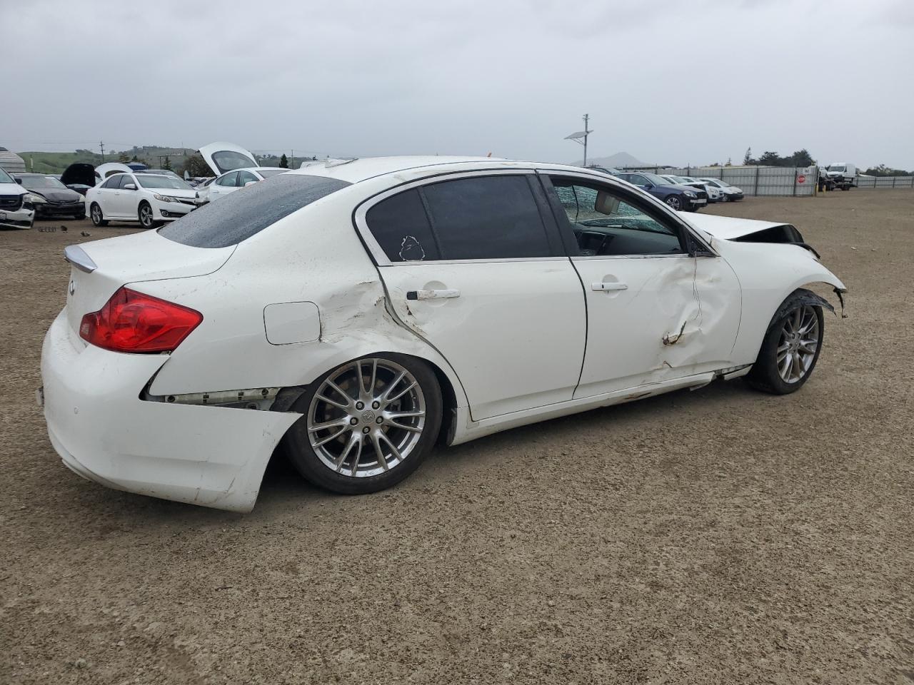 2011 INFINITI G37 BASE - Фото 3