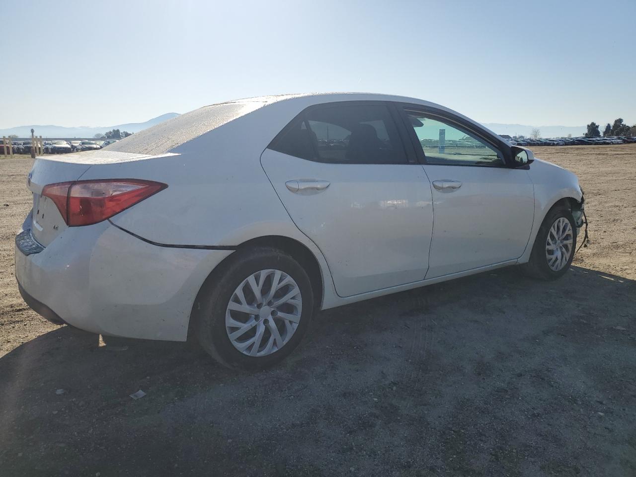 2019 TOYOTA COROLLA L - Фото 3