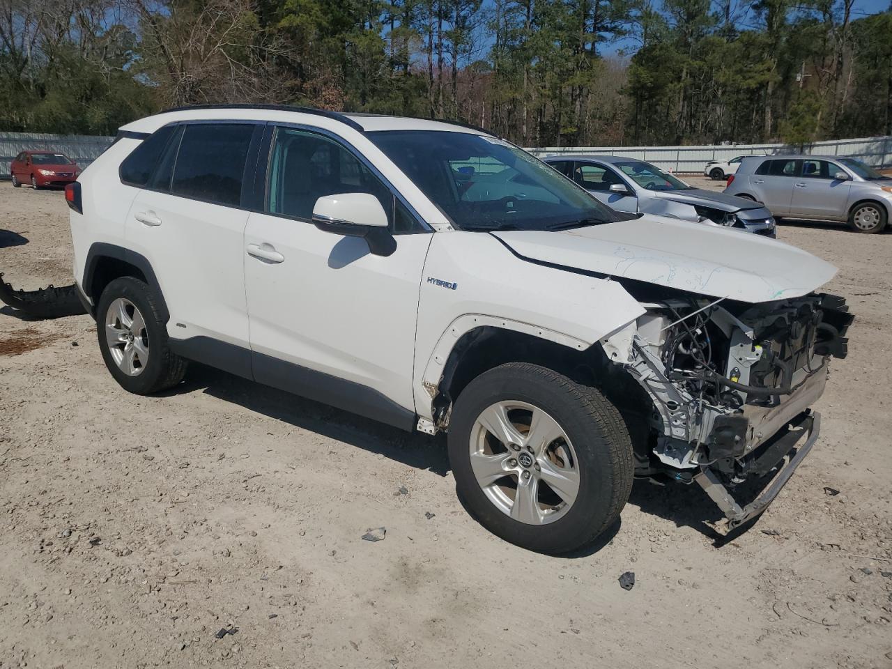 2020 TOYOTA RAV4 XLE - Image 4