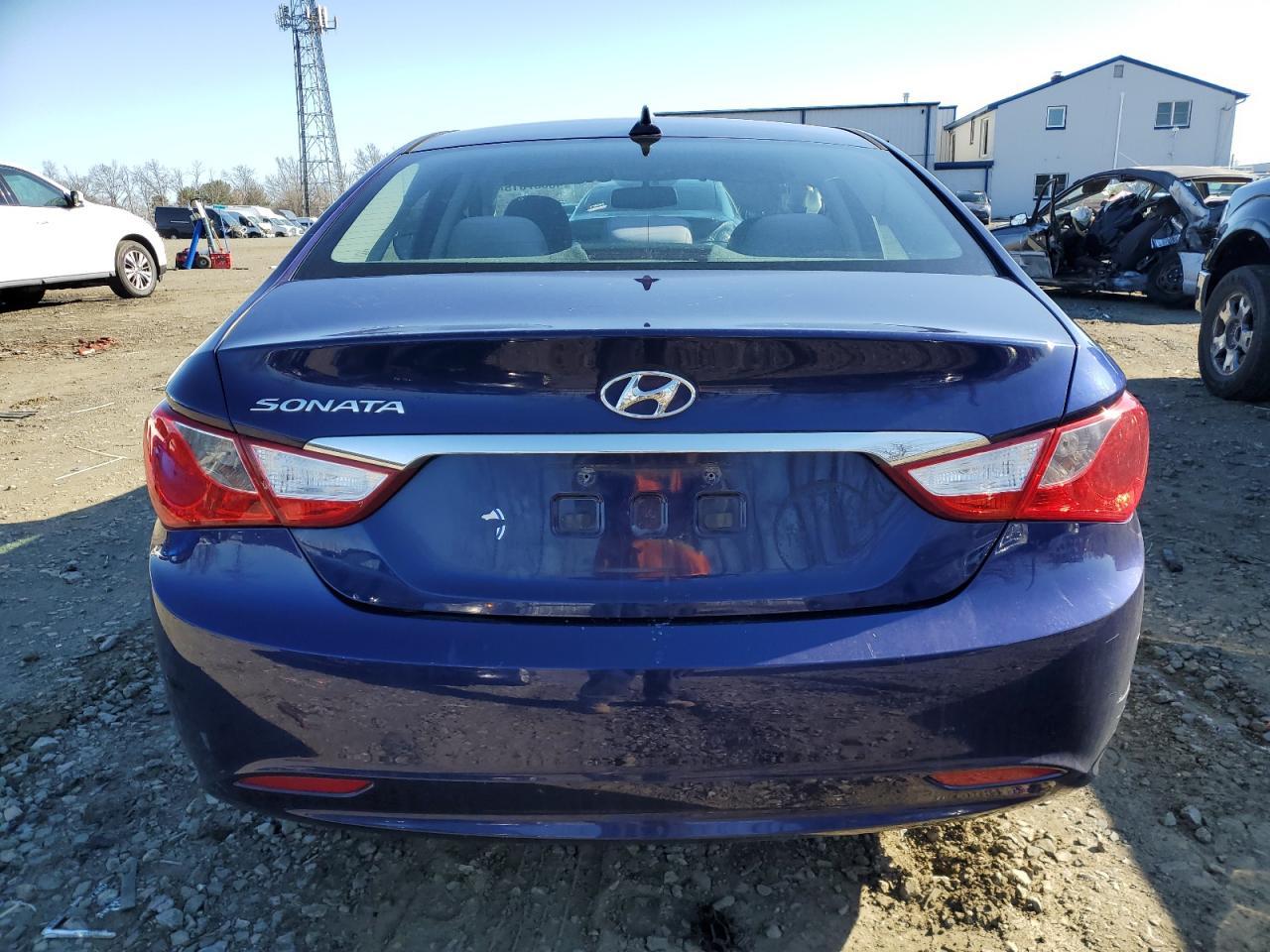 2013 HYUNDAI SONATA GLS - Image 6